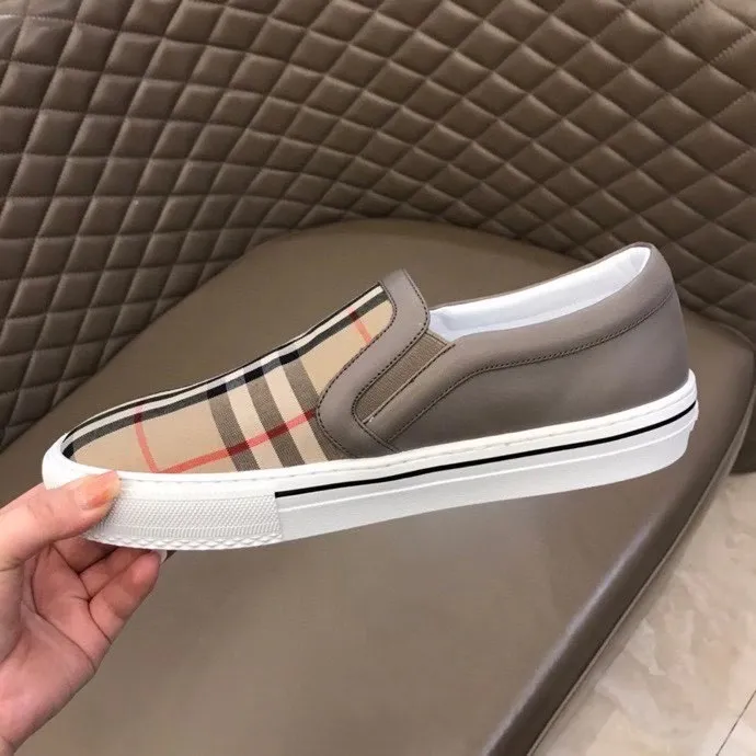 ◾️▫️B’s new spring and summer product, men’s classic low-top sneakers, are reinterpreted with Vintage retro plaid cotton and suede materials, and are decorated with a new brand logo. First-layer cowhide lining, embossed Burberry logo on the heel, and original TPU outsole!  P340 Yuan Size: 38-45